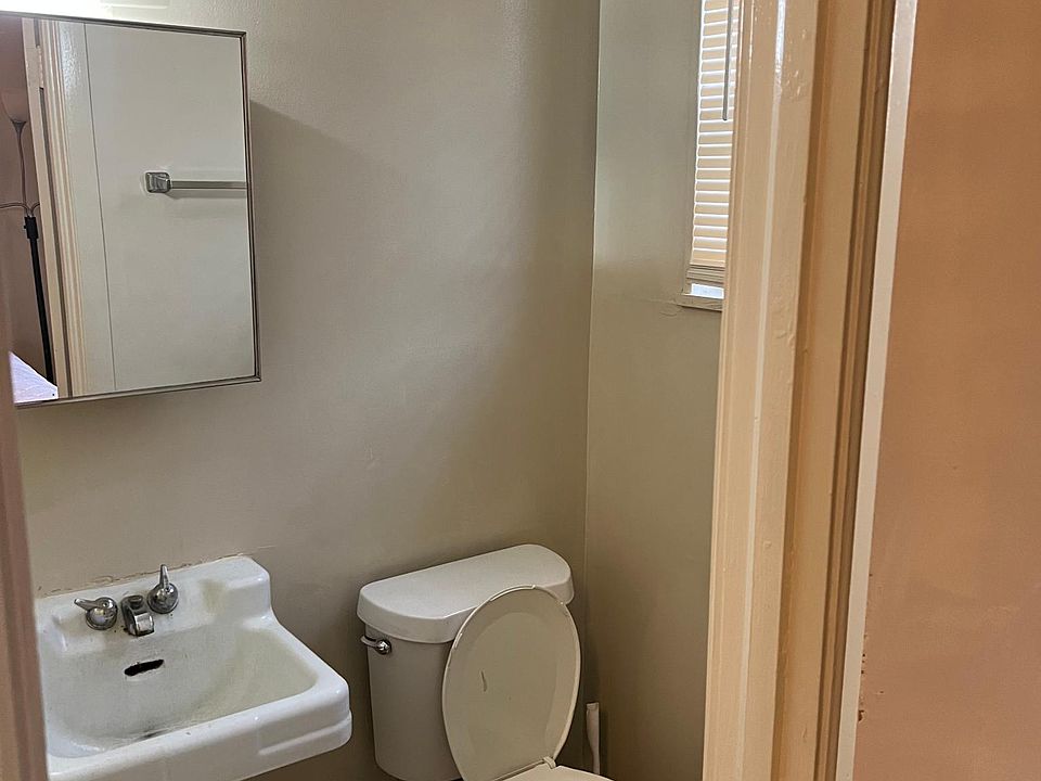 2nd image of 623 W Main St #4