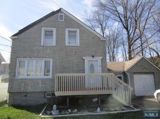 14 Coates St, Elmwood Park, NJ 07407