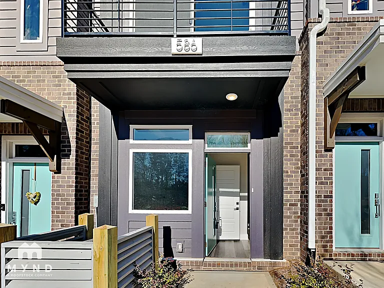 586 W End Dr — Photo 1