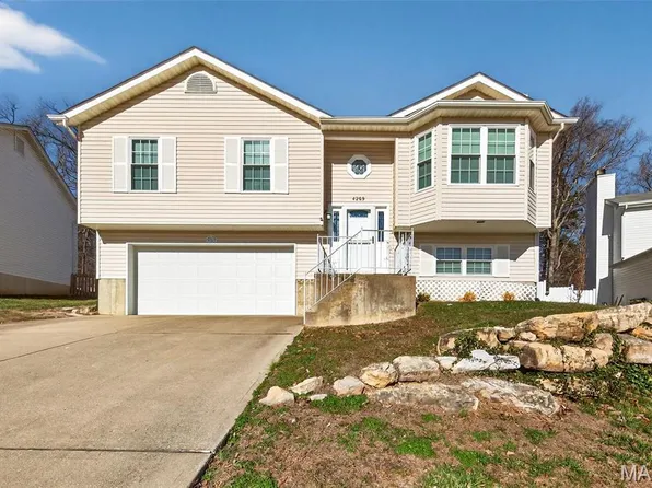 4269 NW Point Dr, House Springs, MO 63051