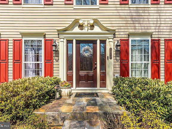 2nd image of 6364 Claridge Dr N