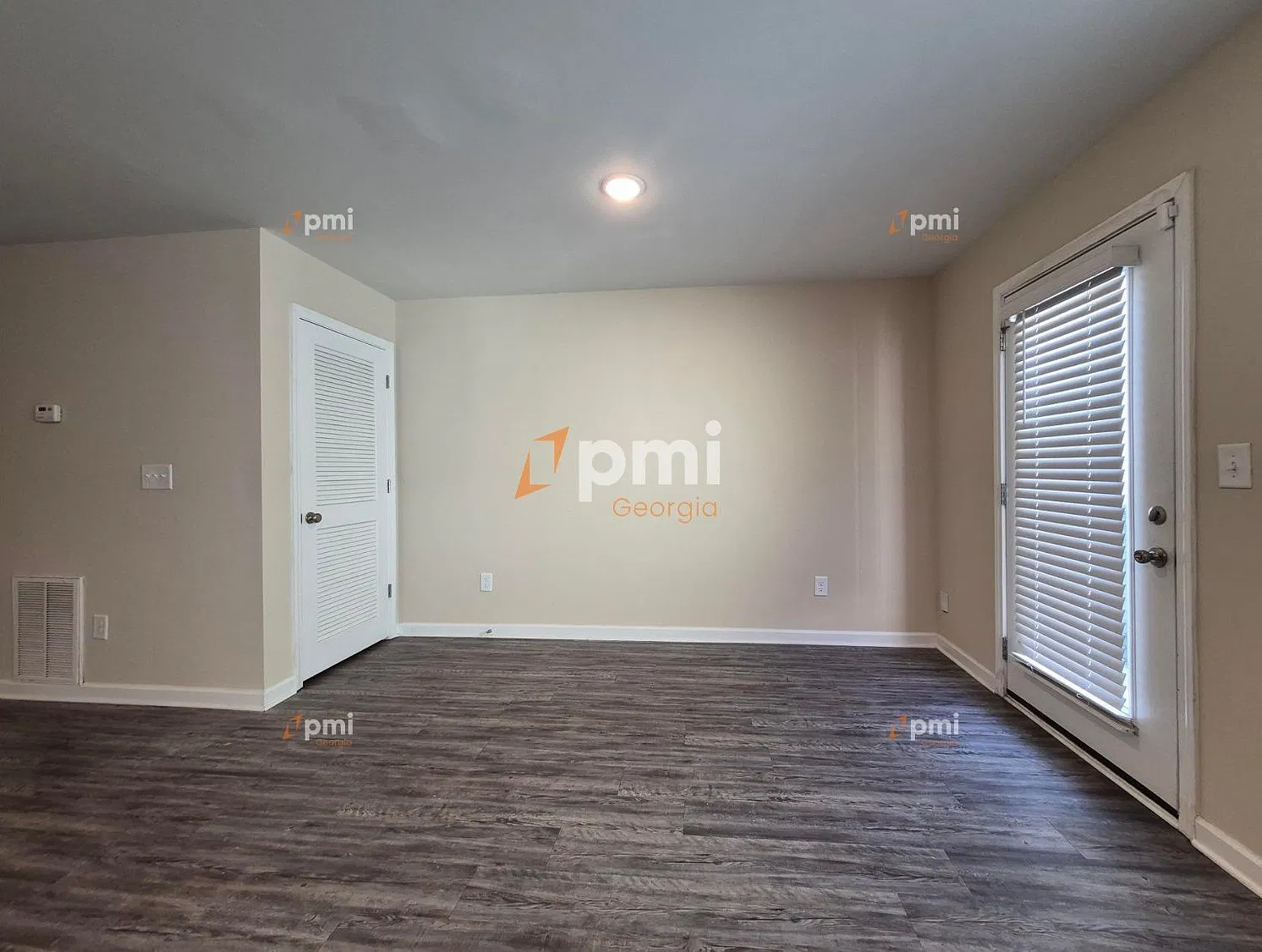 3 bed, 2.5 bath, 1558 sqft, $1,825 — Photo 3