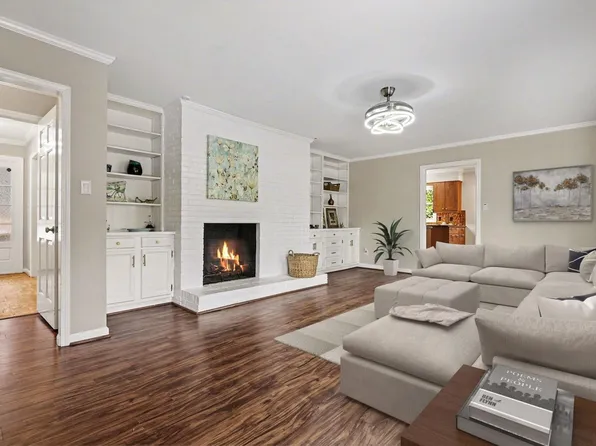 2477 Foxwood Dr, Chapel Hill, NC 27514