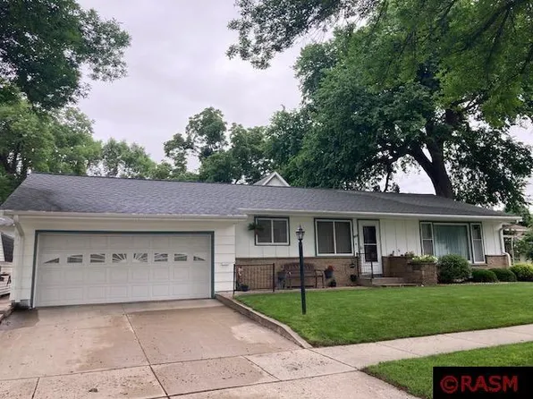 312 Elm St NW, Sleepy Eye, MN 56085