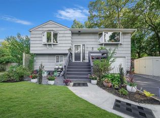 68 Brennan St, Huntington, NY 11743