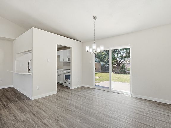 4th image of 3812 Bigleaf Ln