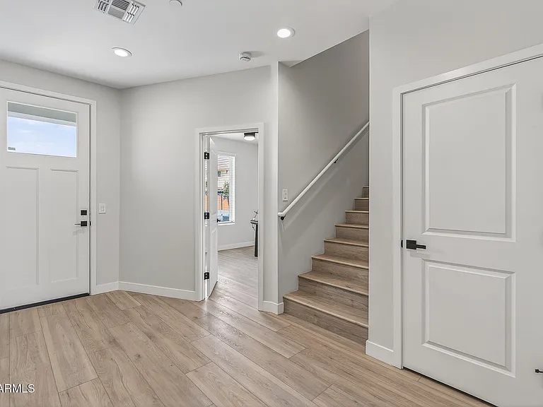 2601 E Clarendon Ave #3 — Photo 7