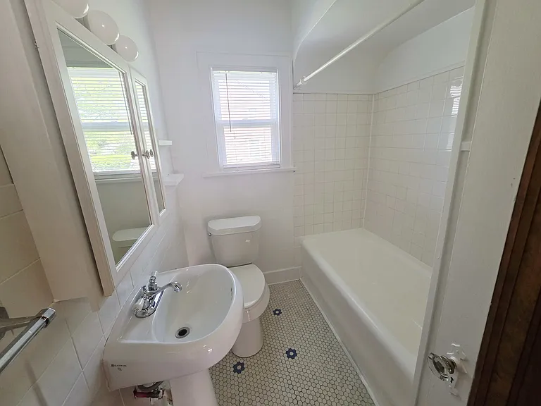 Full bath with tile floor and tile surround