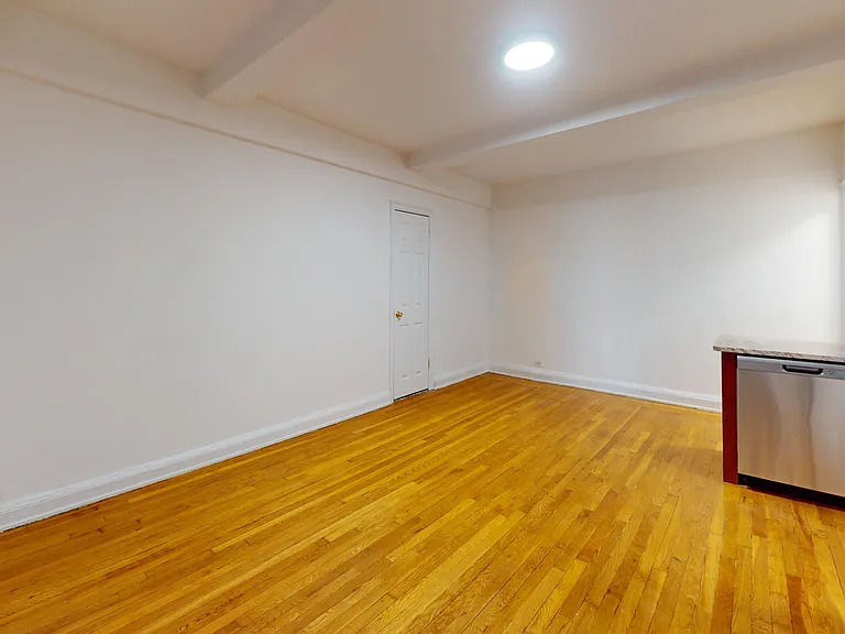 301 E 38th St #7I — Photo 4