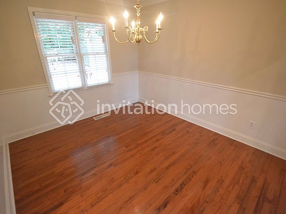 4th image of 656 Radford Cir