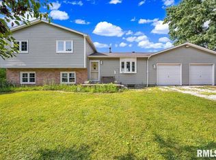 402 E Smyth St, Secor, IL 61771