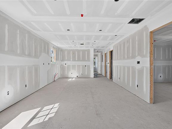 5th image of 141 Ocean St