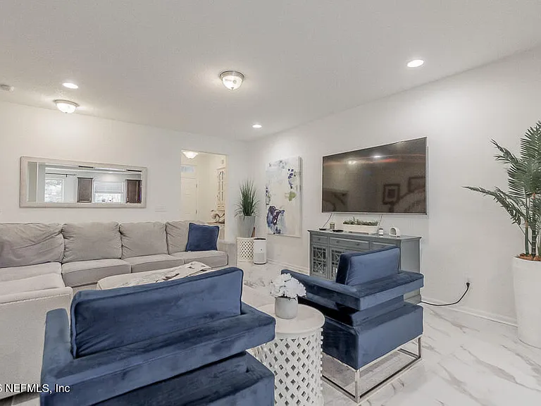 162 Nelson Ln — Photo 8