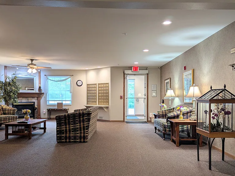Bradley Manor Apartments — Photo 12