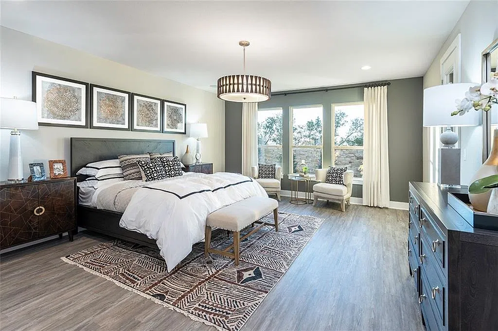 5 bed, 4.5 bath, 4289 sqft, $4,200 — Photo 2