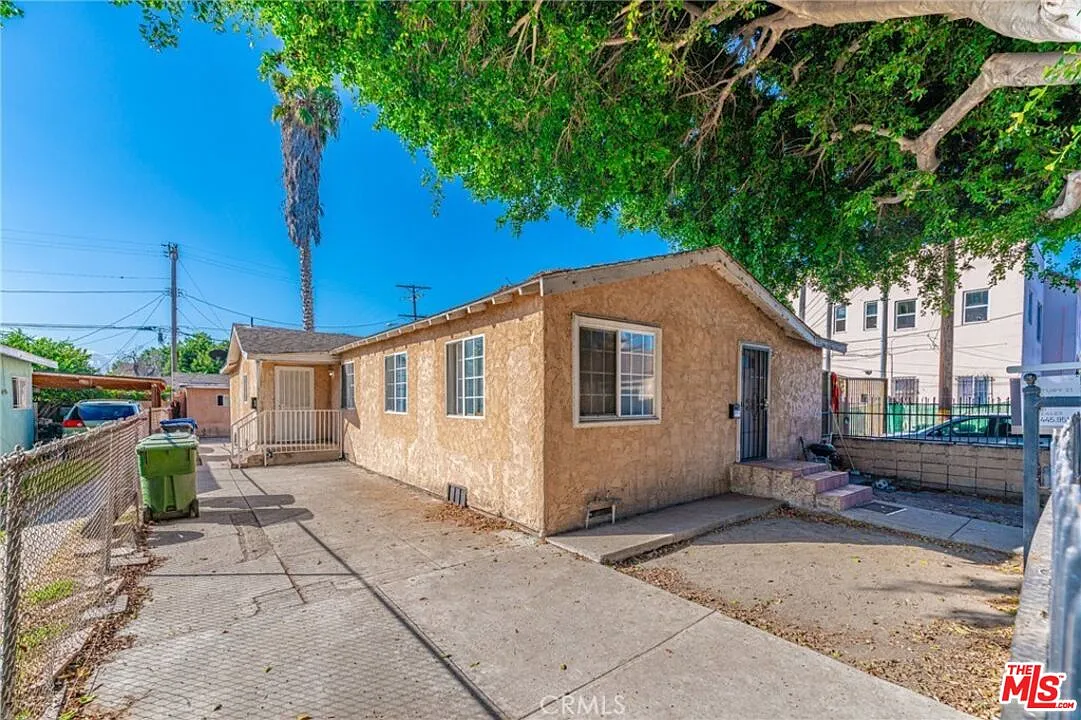 3 bed, 1.0 bath, 1000 sqft, $3,500 — Photo 2