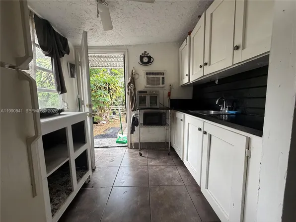 22XX SW 42nd Way #C, Fort Lauderdale, FL 33317