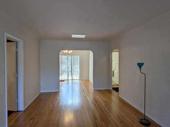 3rd image of 804 Wellesley Dr NE