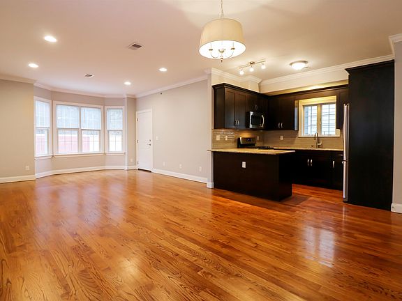 3rd image of 22 W 19th St #2