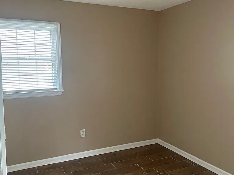 105 Valencia Cir — Photo 20