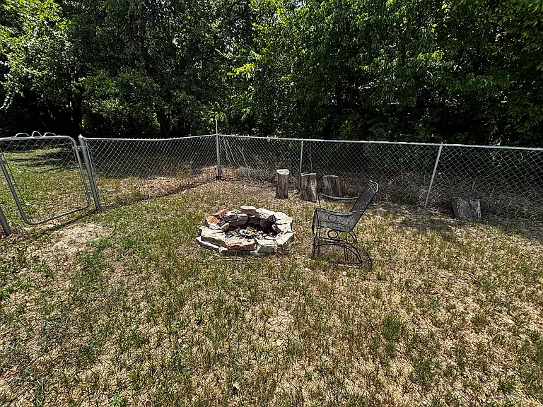 953 W Elm St — Photo 4