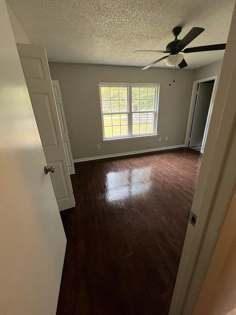 3-bedroom/2 bath single-story home on a spacious corner lot! — Photo 4