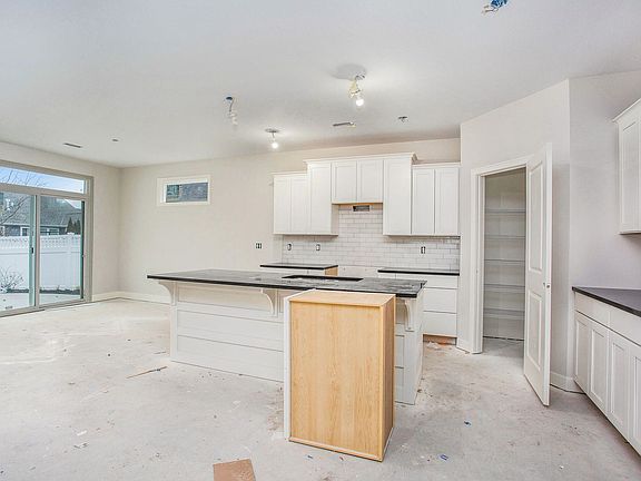 3rd image of 1007 S Cove Cir #27