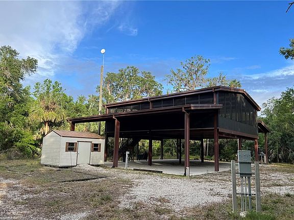 5th image of 736 Big Oak Ln