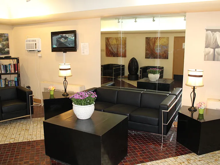 Kennilworth Apartments — Photo 17