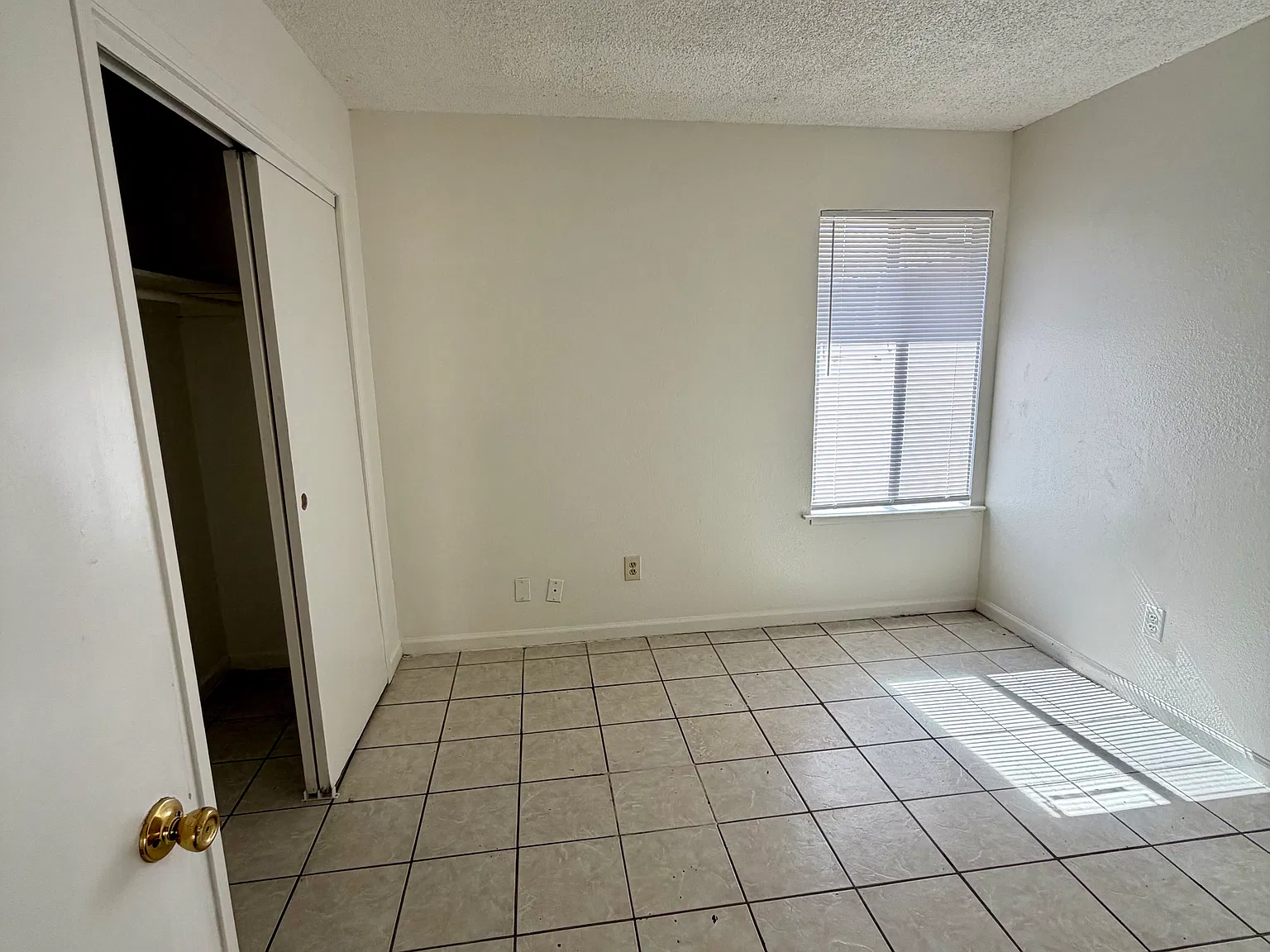 3 bed, 1250 sqft, $1,700 — Photo 3