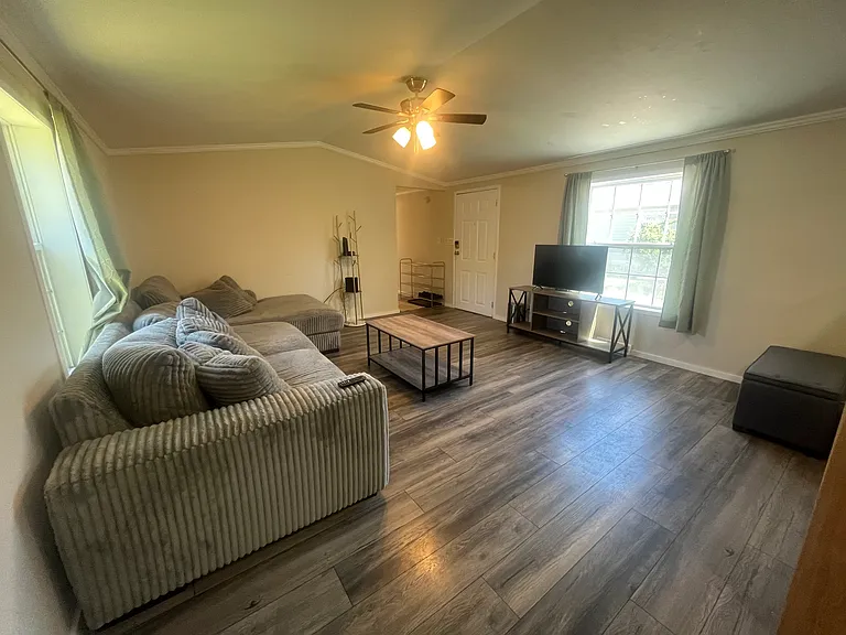 64 Green Tree Dr — Photo 2