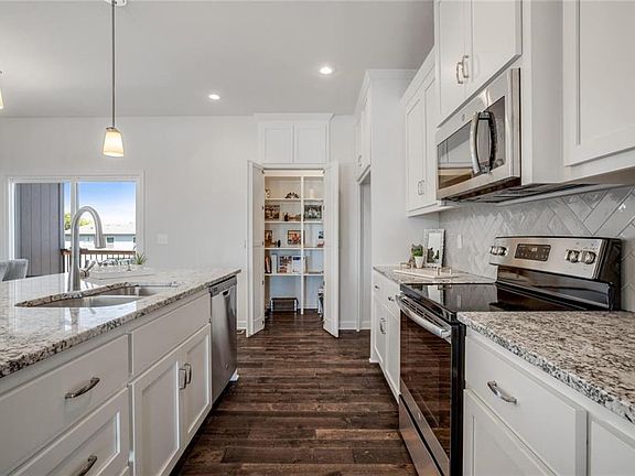 5th image of 20731 Emerald St