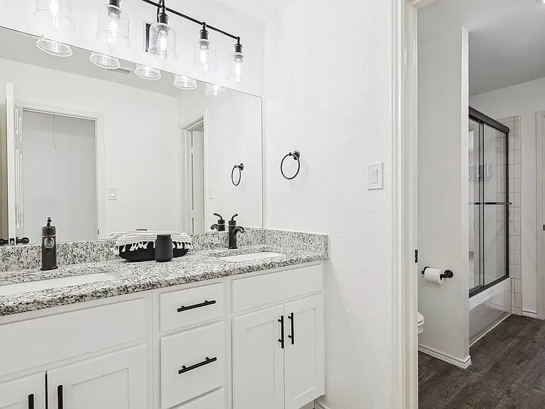 806 Longleaf Dr — Photo 32