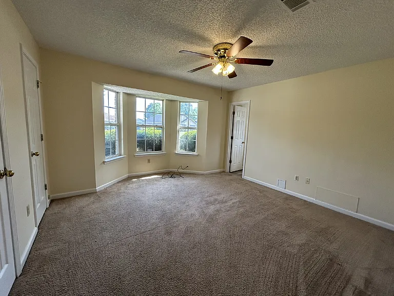 942 Poppleton Dr — Photo 6