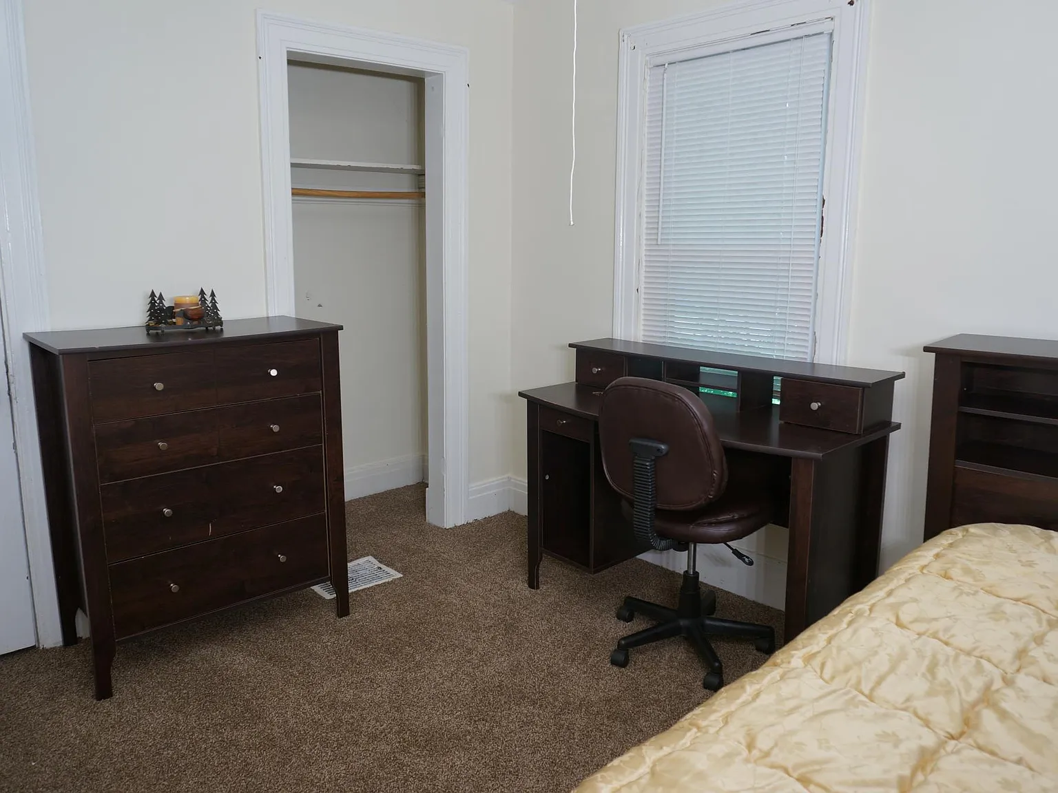 4 bed, 1200 sqft, $480 — Photo 3