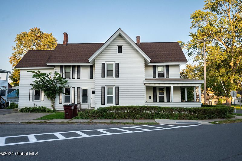 2nd image of 104 Lincoln Street