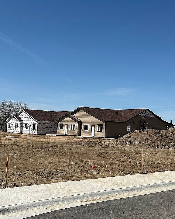 2nd image of 672 Valley View Dr