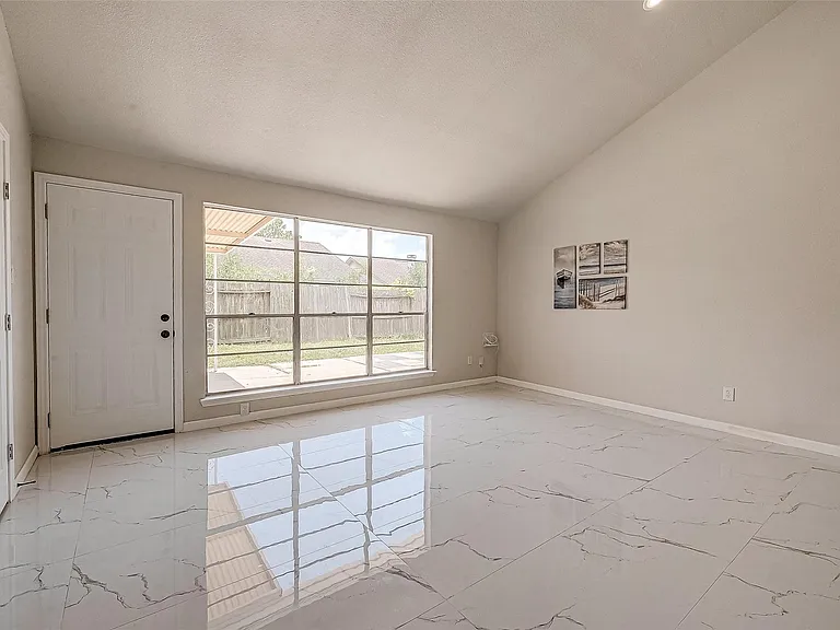 12055 Fairpoint Dr — Photo 43