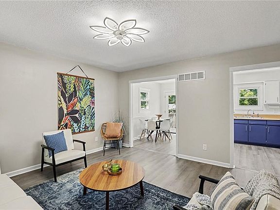 5th image of 408 NE Richardson Pl