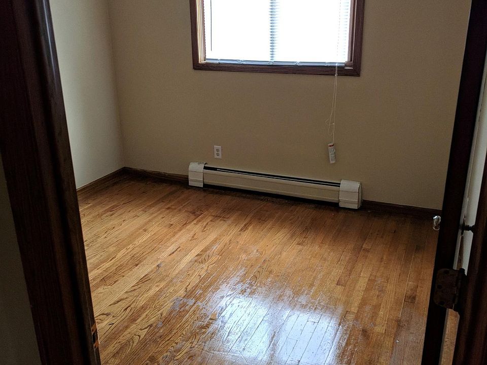 2nd image of 409 Oakland Ave