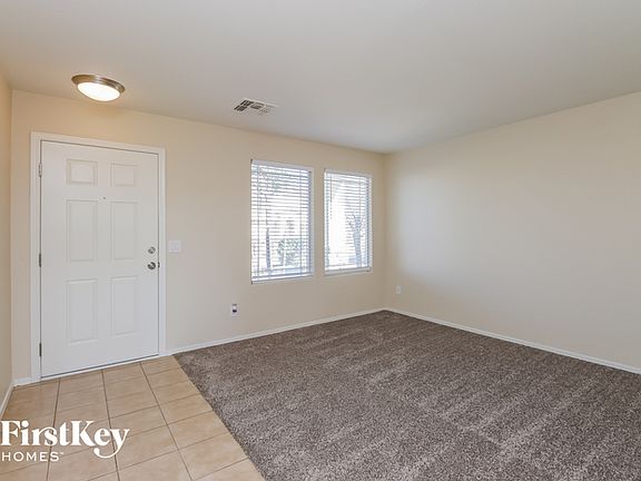 2nd image of 979 E Leslie Ave