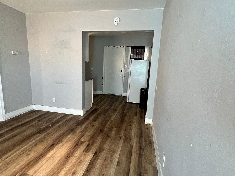 1st image of 221 W Plaza Blvd