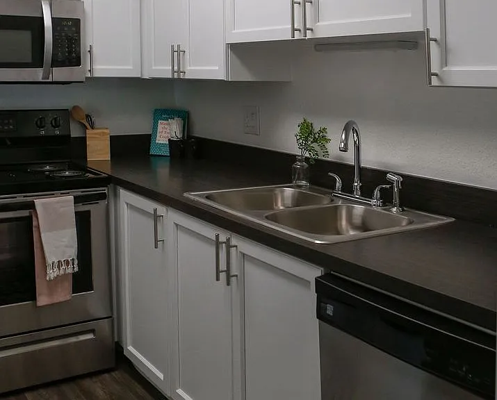 Flagler Pointe Apartments — Photo 22