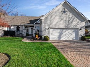 16 Penny Ln, Sugar Grove, IL 60554
