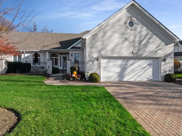 16 Penny Ln, Sugar Grove, IL 60554