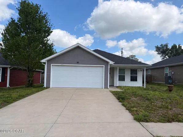 737 N Oak St, Webb City, MO 64870