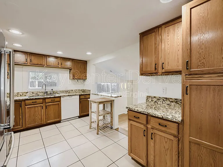 4870 Beach Ct — Photo 6