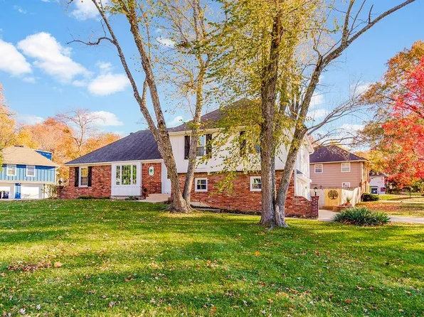515 W Red Bridge Rd, Kansas City, MO 64114