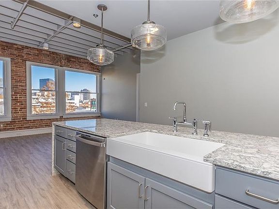 5th image of 1001 Carondelet St #401