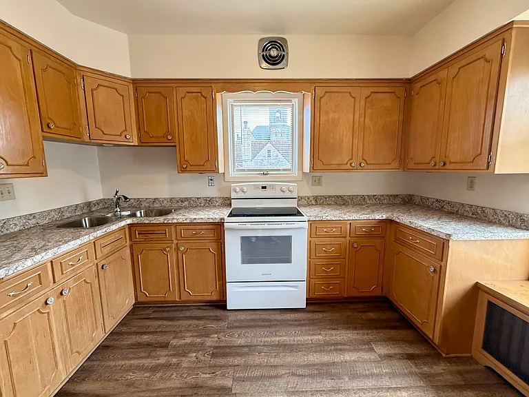 215 N Wisconsin St — Photo 6